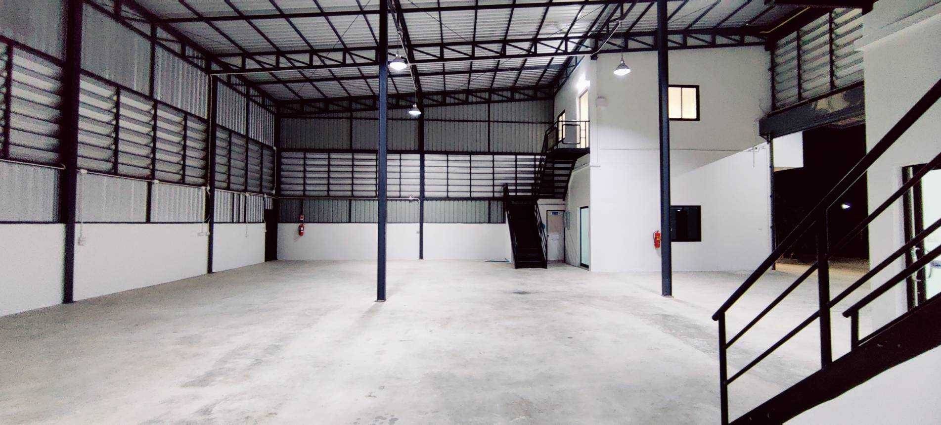 โกดังให้เช่า ลําลูกกา คลอง 4 พร้อมออฟฟิศ 2 ชั้น พื้นที่ใช้สอย 245 ตรม.  